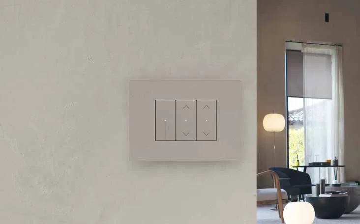 Умен ключ bticino Light Now with Netatmo в цвят камък за управление на щори