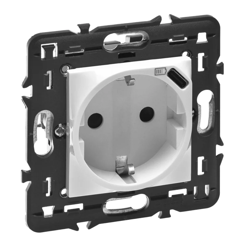 Legrand Schuko socket 16A with USB type C 1.5A 7.5W 2M White - Legrand Mosaic 077271L