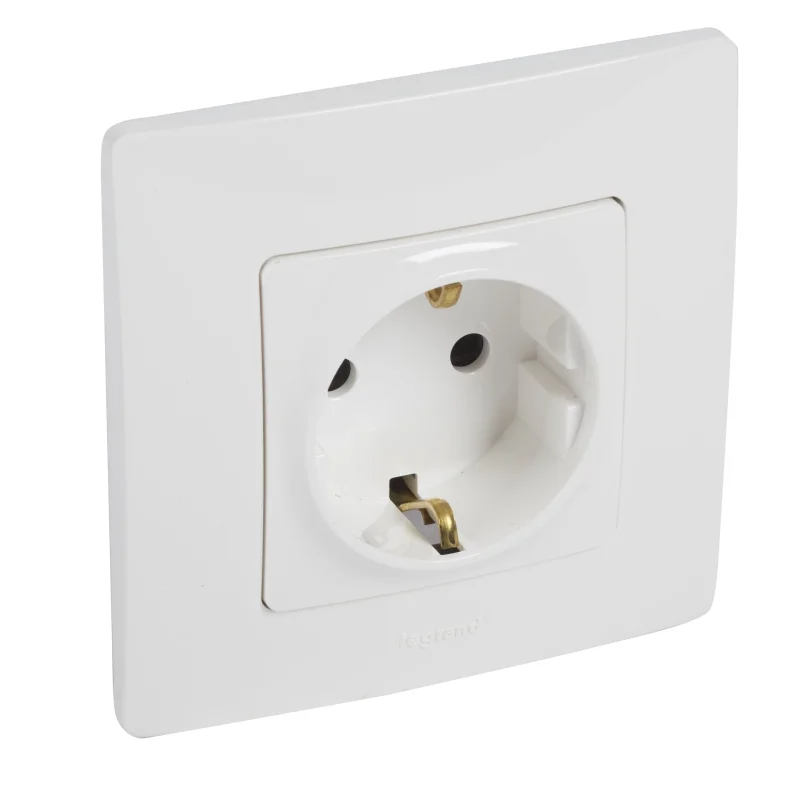 Legrand Контакт шуко с рамка 2Р+Е 16A 250V Бял /блистер/ - Legrand Niloe 396473