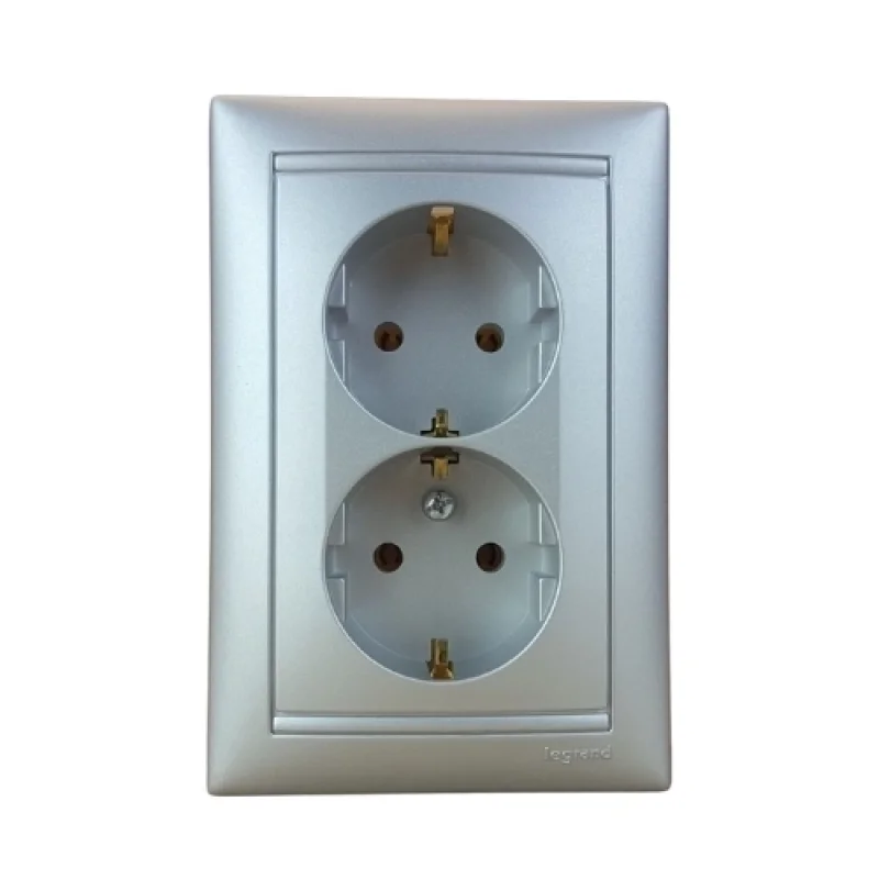 Legrand Блистер Valena Двоен контакт шуко 2Р+Е 10AX 250V Алуминий - Legrand Valena 692462