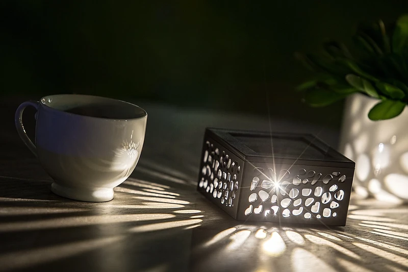 Medulin – соларна LED настолна лампа в черно с млечно стъкло, 85×50мм, 0.5W, 3000K
