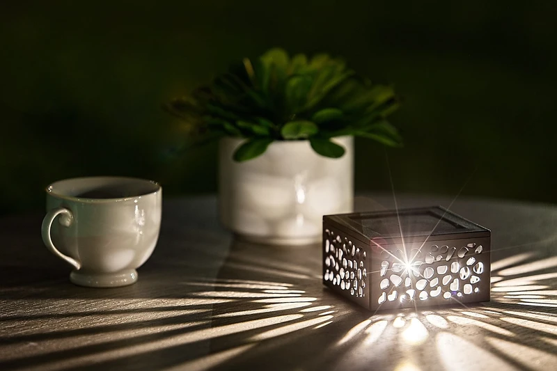 Medulin – соларна LED настолна лампа в черно с млечно стъкло, 85×50мм, 0.5W, 3000K