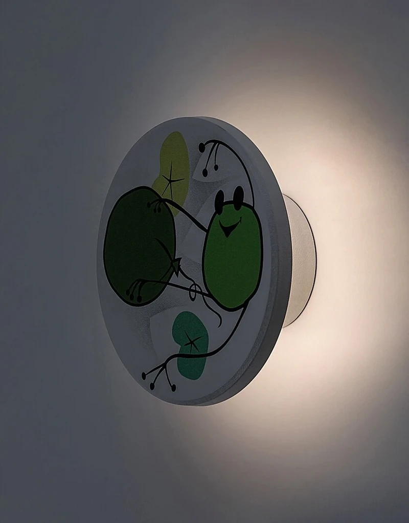 Froggo – LED детска стенна лампа в бяло с цветен декор, Ø120мм, 9W, 3000-6500K