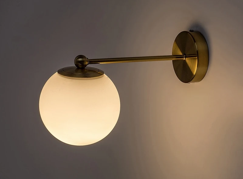 Kiara – modern wall light in gold with white glass, Ø130mm, 1×E27