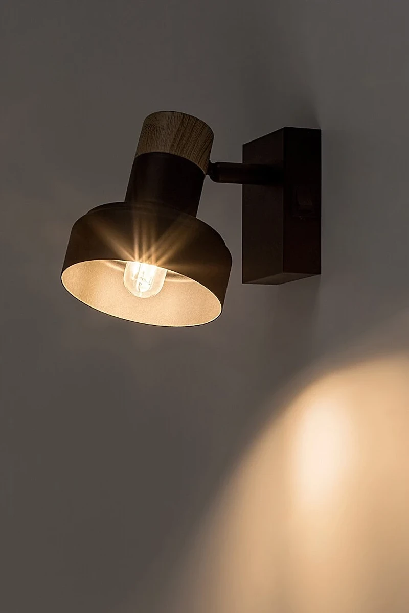 Saskia – Scandinavian spotlight in black with oak accent, Ø100mm, 1×E14