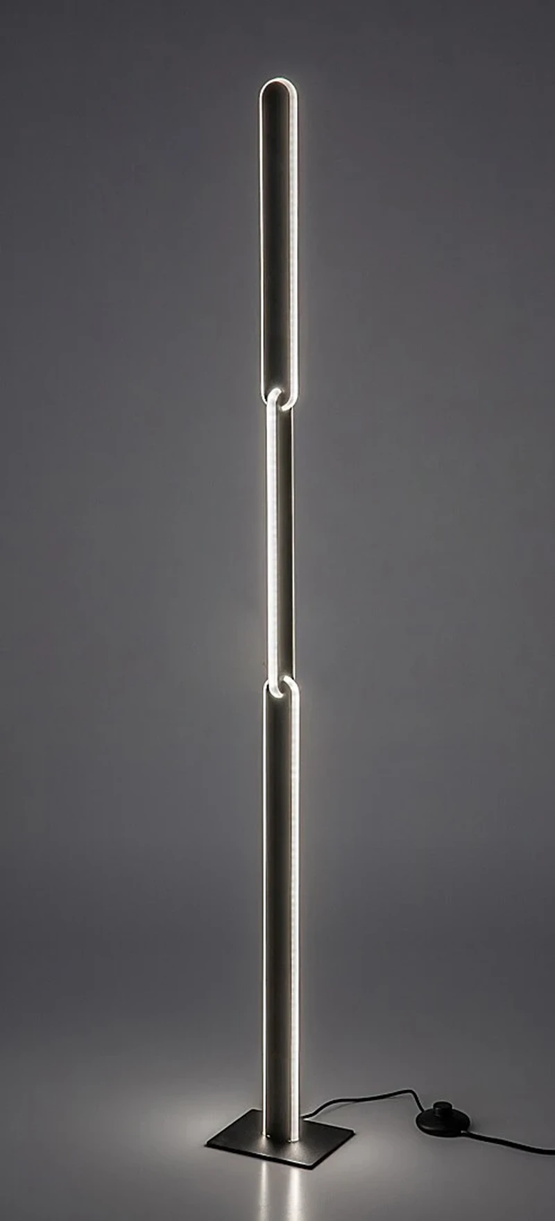 Sindri – LED лампион в черен метал с бял абажур, 1320мм, 33W, 3000-4000K