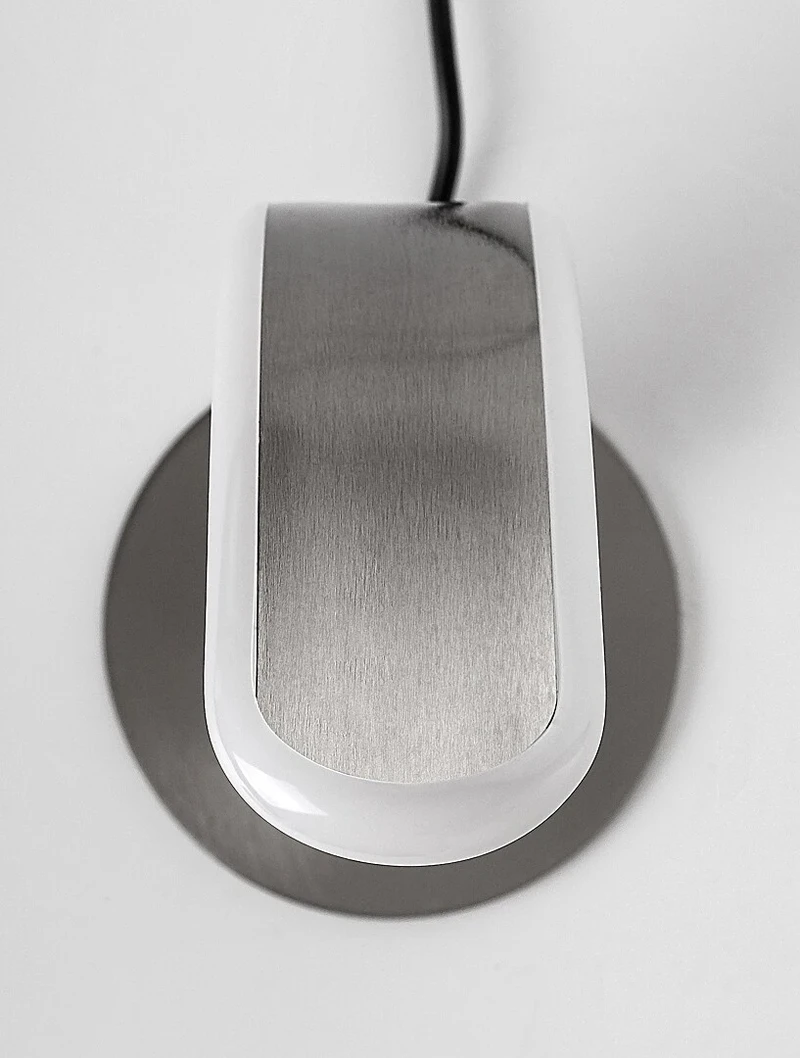 Jarnelle – LED настолна лампа в сатениран хром с бял абажур, Ø125мм, 12W, 3000K