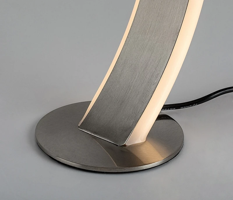 Jarnelle – LED настолна лампа в сатениран хром с бял абажур, Ø125мм, 12W, 3000K