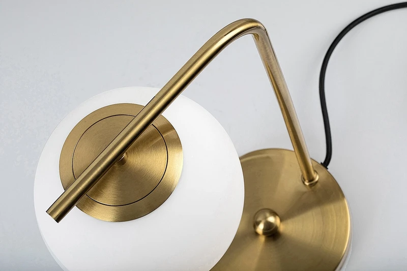 Kiara – table lamp in gold with white glass shade, Ø130mm, 1×E27