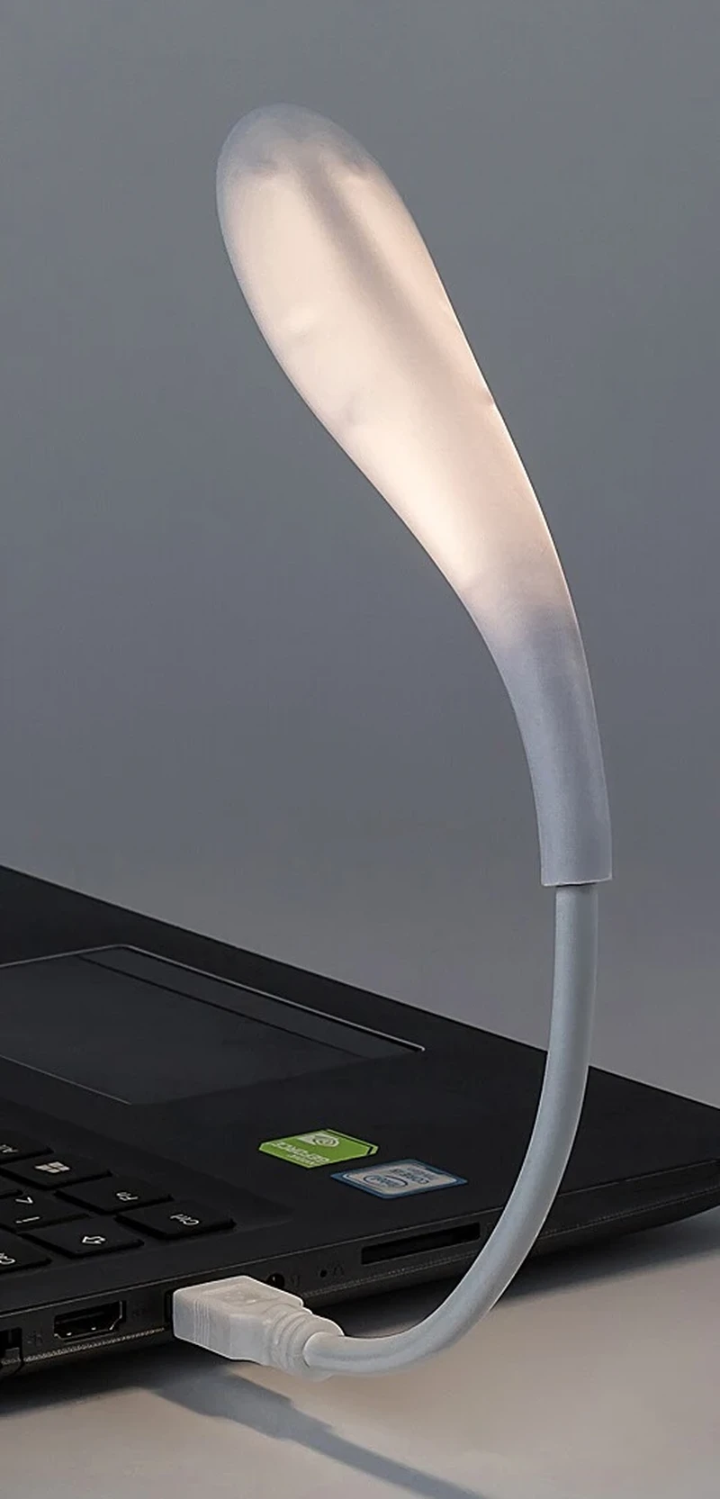 Tafi – LED table lamp in white, USB, 35×200mm, 165lm, 4000K