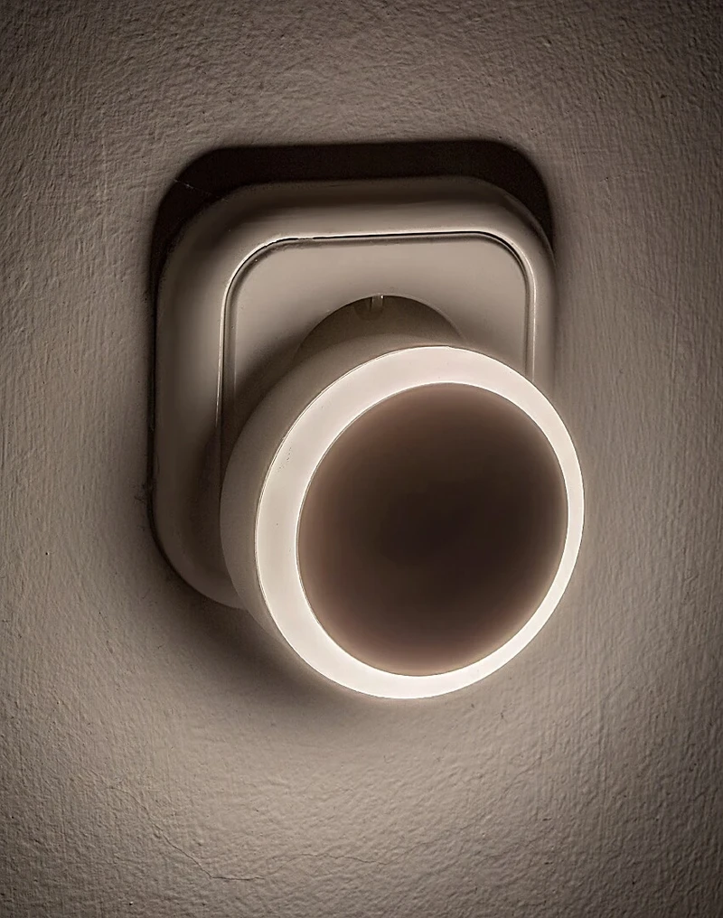 Zofe – LED нощна лампа в бяло със сензор за светлина, Ø60мм, 0.3W, 3000K
