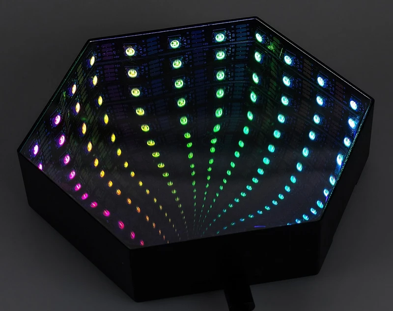 Jocker – RGB декоративна лампа в черно, 155×135мм, дистанционно, димираща