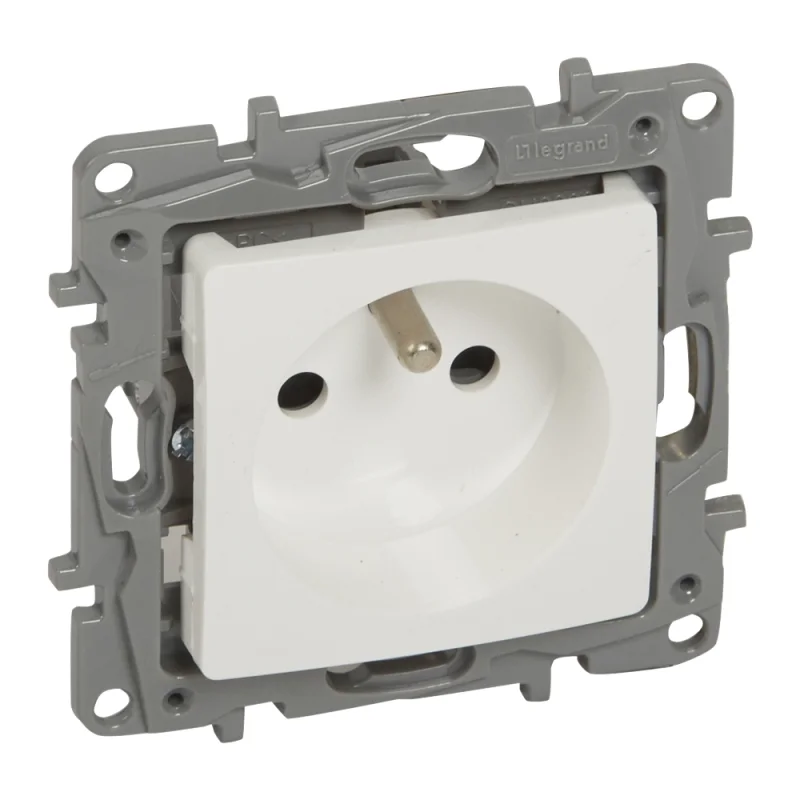 Legrand Контакт френски стандарт с детска защита 2P+E 16А Бял - Legrand Niloe 764527