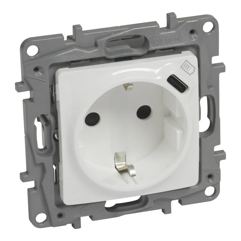 Legrand Schuko socket 2P+E 16A + USB type C 1.5A 7.5W White - Legrand Niloe 764535