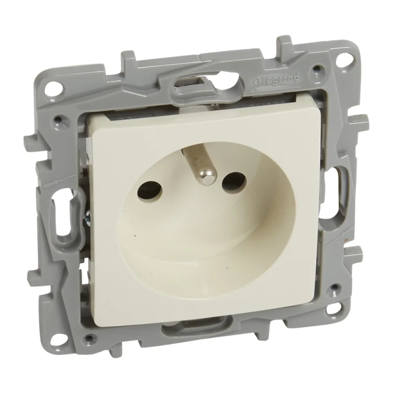 Legrand Контакт френски стандарт с детска защита 2P+E 16А Крем - Legrand Niloe 764627