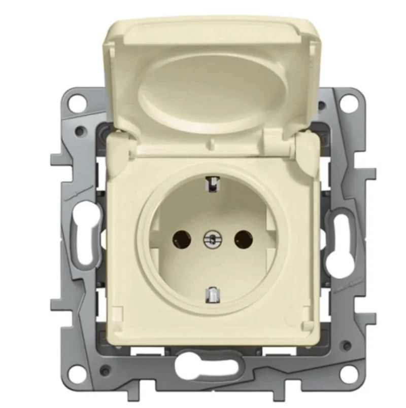 Контакт шуко с капаче и детска защита 2P+E 16A IP44 Крем - Legrand Niloe 764631