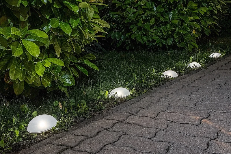 Treppio – solar garden lamps in black with white shades, Ø150mm, 5×1W, 4000K