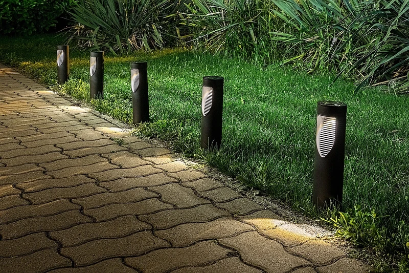 Ravello – соларна LED лампа за градина в черно, Ø80мм, 0.1W, 3000K, IP44
