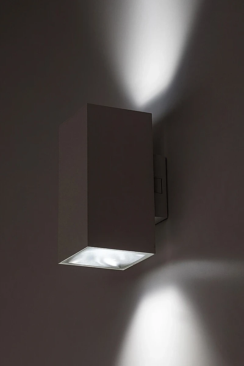 Urfa – LED outdoor wall light in white, 75×160mm, 18W, 2700-6500K, IP65