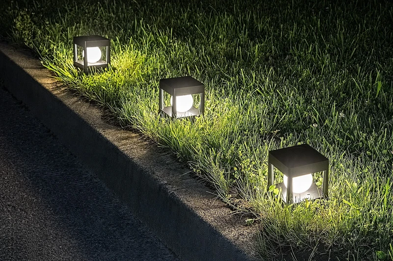 Holne – solar garden lamp in black/white, 105×115mm, 0.3W, 2500-3000K