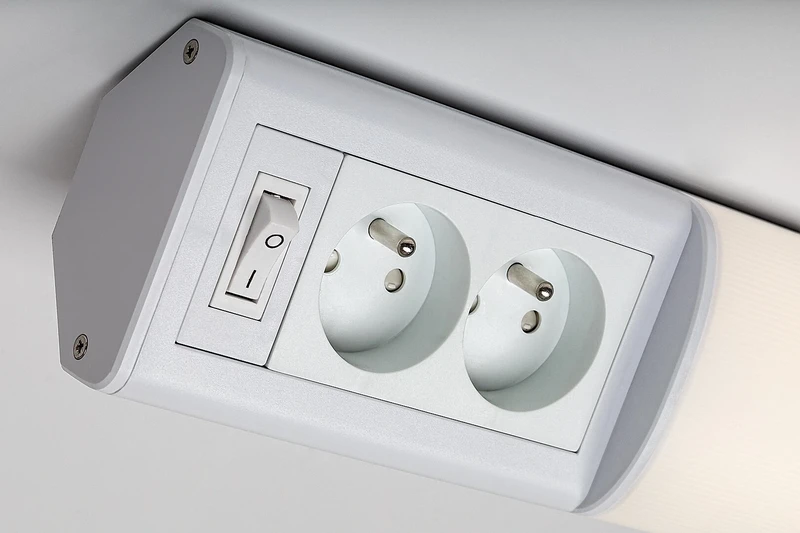Bath 2E – LED мебелно осветление за кухня в бяло, 700мм, 15W, 4000K