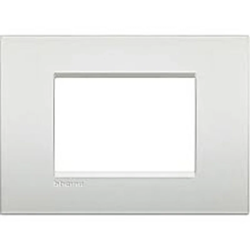 bticino Рамка 3М AIR Pearl white (PR) - bticino Livinglight AIR LNC4803PR