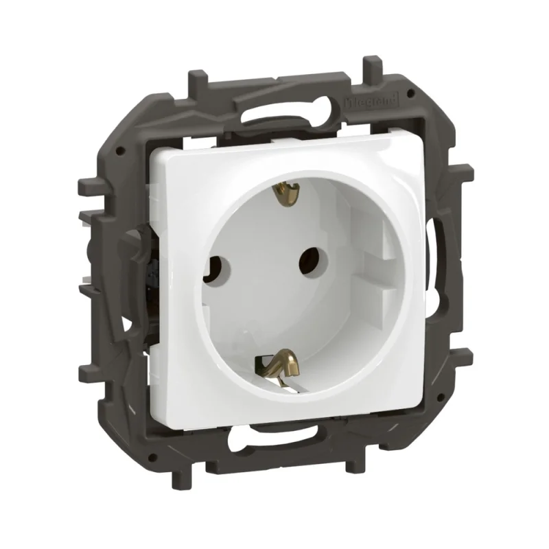 Legrand Schuko socket 2P+E 16A with screw terminals White - Legrand Niloe New NP3121WH