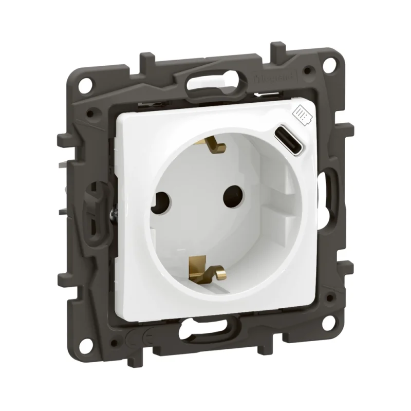 Legrand Schuko socket 2P+E 16A and USB type C 1.5A 7.5W with children's protection and automatic terminals White - Legrand Niloe New NP3312WH