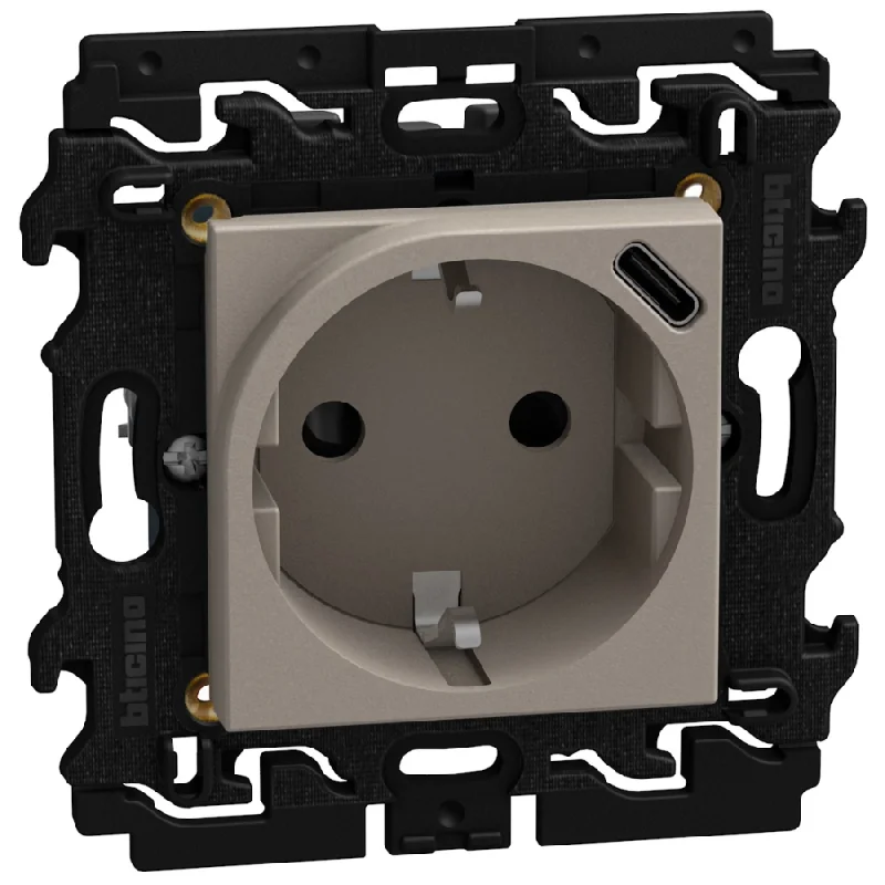 Контакт Шуко 2Р+Е 16А и USB тип C 1.5A 7.5W 2M с монтажна рамка Камък - bticino Light Now YG4141USB