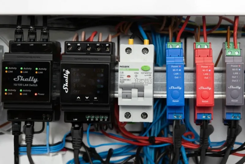Мрежов комутатор, 5x 10/100 Mbps, за DIN монтаж, 110...230Vac, Shelly LAN Switch
